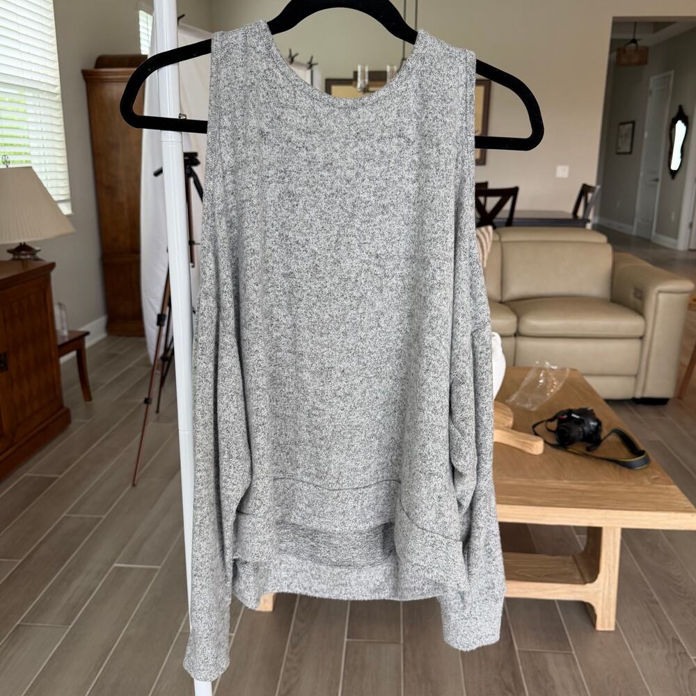 The Royal Standard Gray Heather Cold Shoulder Sweatshirt Small